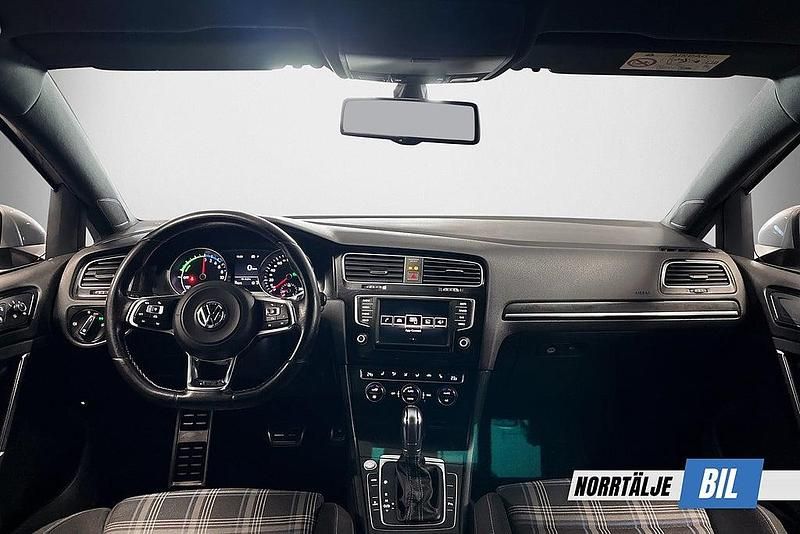 Begagnad VW Golf VII GTE 204 HK (150 kW) 2015 Silver Halvkombi