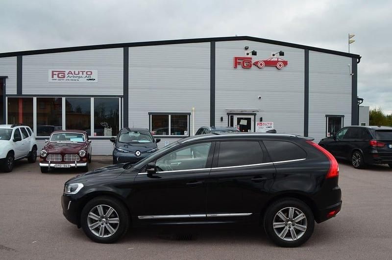 Svart Begagnad 2017 Volvo XC60 Standard SUV | 159 900 kr (Marknadspris) - Bild 1/4