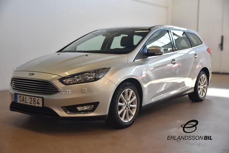 Grå Begagnad 2016 Ford Focus Titanium Kombi | 99 900 kr (Marknadspris) - Bild 1/4