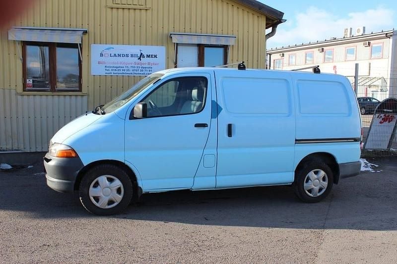 Begagnad Toyota HiAce 102 HK (75 kW) 2004 Blå Minibuss