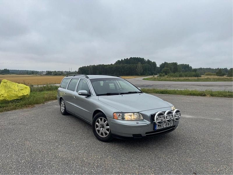 Silver Begagnad 2007 Volvo V70 Kinetic Kombi | 18 500 kr (Bra pris) - Bild 1/4