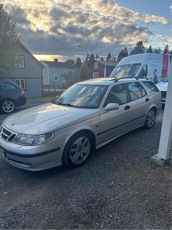 Silver Begagnad 2002 Saab 9-5 Vector Kombi | 5 000 kr (Superpris) - Bild 1/3