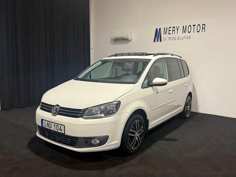 Begagnad VW Touran 105 HK (77 kW) 2013 Vit Minibuss
