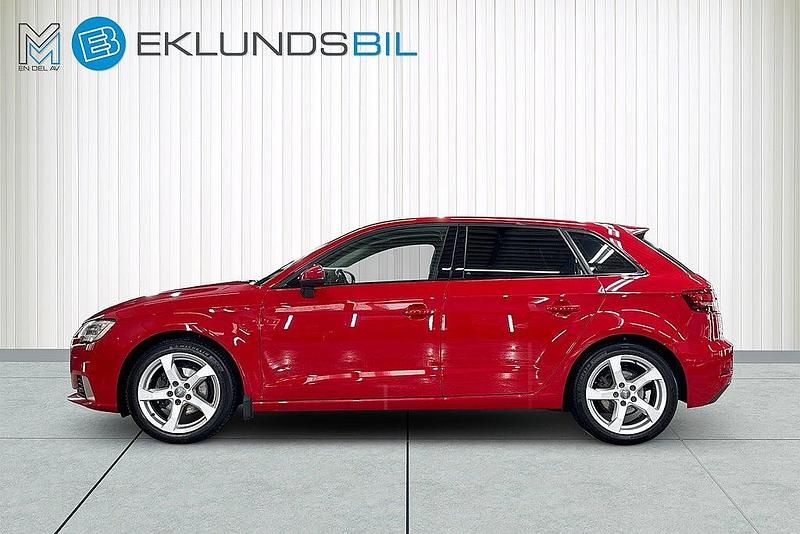 Begagnad Audi A3 Sportback Sport 116 HK (85 kW) 2017 Röd Halvkombi