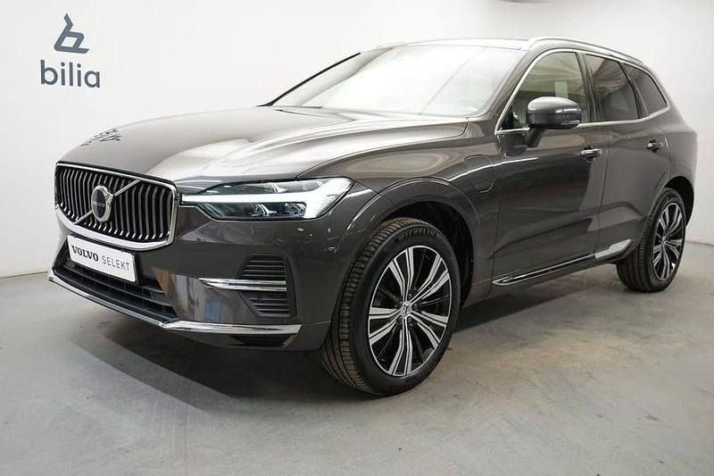 Begagnad Volvo XC60 Core 355 HK (261 kW) 2023 Grå SUV