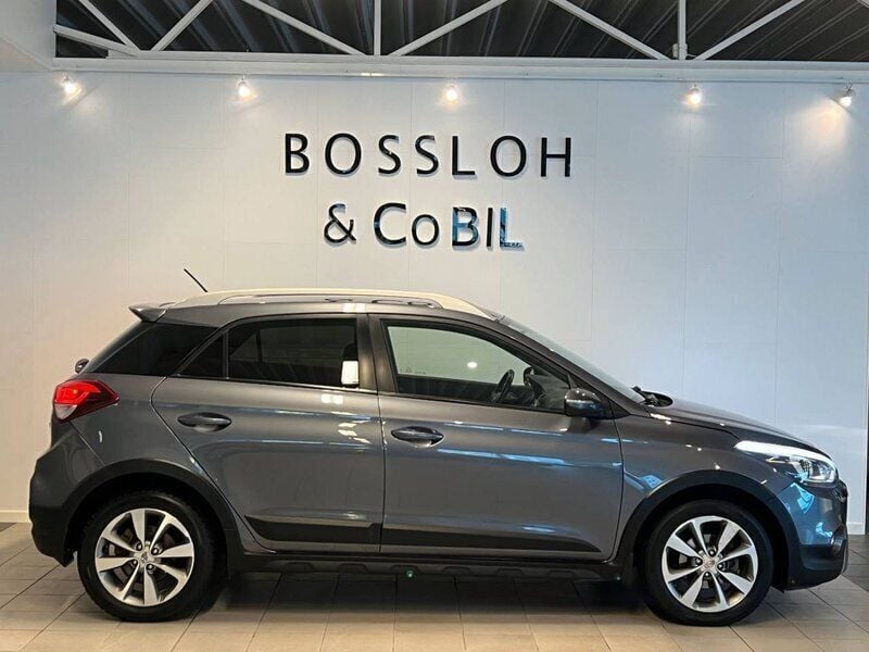 Mörkgrå (grå) Begagnad 2018 Hyundai i20 Halvkombi | 119 400 kr (Marknadspris) - Bild 1/4