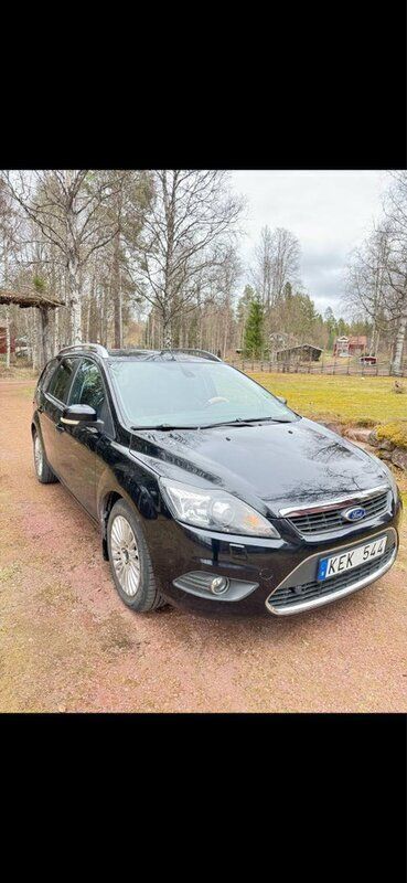Svart Begagnad 2010 Ford Focus Titanium Kombi | 38 000 kr (Marknadspris) - Bild 1/4