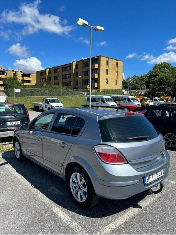 Grå Begagnad 2007 Opel Astra Halvkombi | 21 000 kr (Bra pris) - Bild 1/4