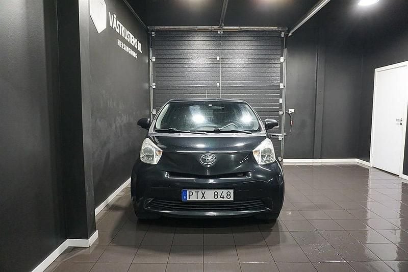 Begagnad Toyota iQ 68 HK (50 kW) 2008 Svart Halvkombi
