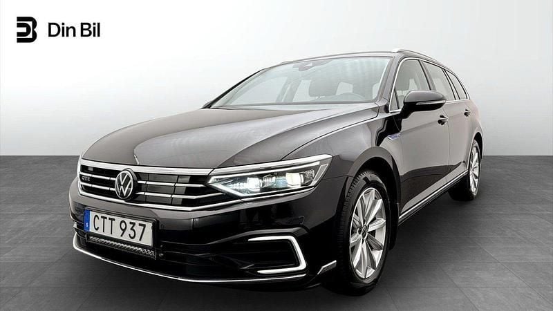 Svart Begagnad 2023 VW Passat Executive Kombi | 349 900 kr (Marknadspris) - Bild 1/4
