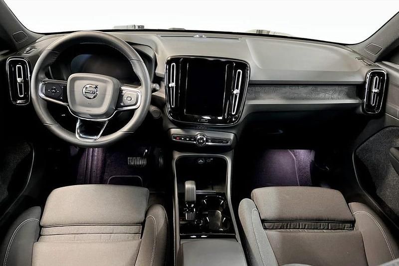 Begagnad Volvo XC40 Plus 175 kW (238 HK) 2023 Svart SUV