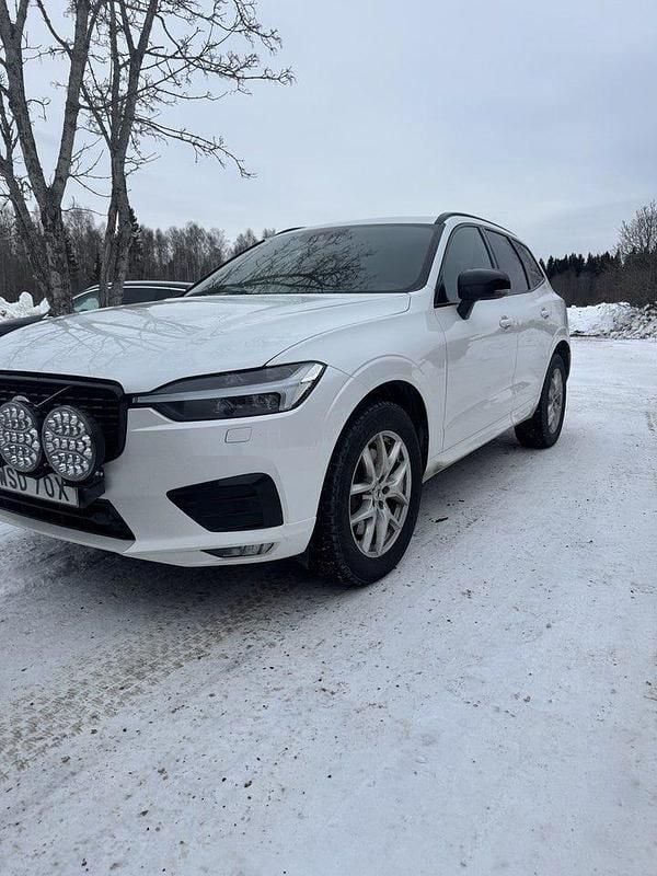 Begagnad Volvo XC60 R-Design 197 HK (144 kW) 2021 Vit SUV