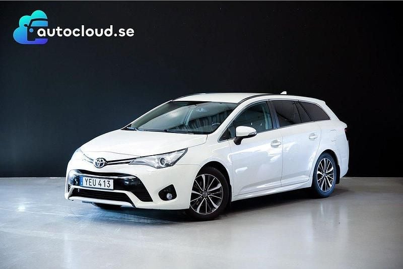 Vit Begagnad 2016 Toyota Avensis Kombi | 179 800 kr (Marknadspris) - Bild 1/3