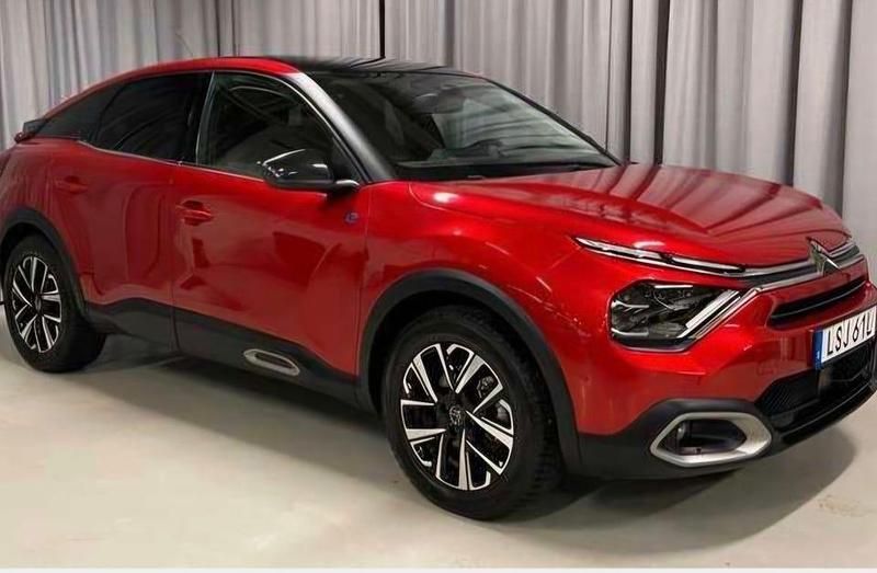 Röd metallic Begagnad 2021 Citroën e-C4 Halvkombi | 215 000 kr (Marknadspris) - Bild 1/1