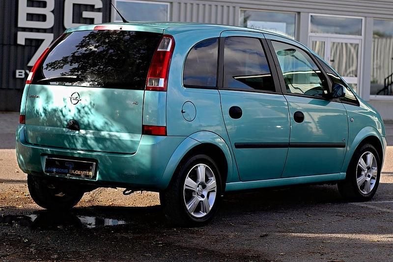 Begagnad Opel Meriva 101 HK (74 kW) 2004 Grön Minibuss
