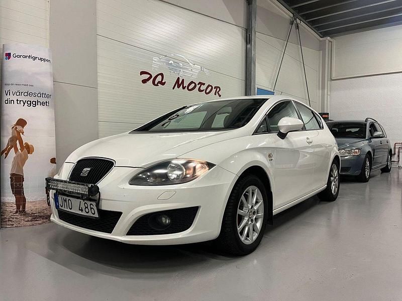 Vit Begagnad 2010 Seat Leon Style Halvkombi | 34 900 kr (Marknadspris) - Bild 1/4