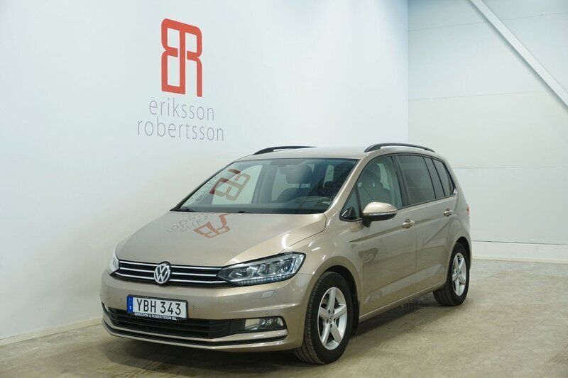 Silver Begagnad 2016 VW Touran Minibuss | 199 900 kr (Marknadspris) - Bild 1/4