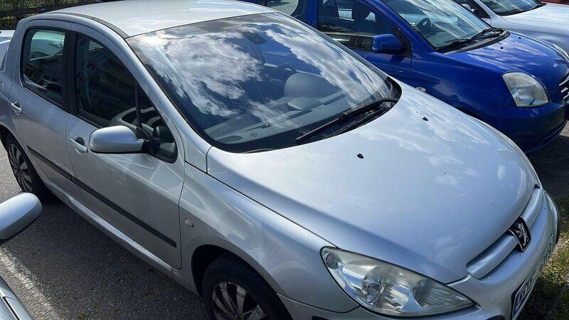 Grå Begagnad 2005 Peugeot 307 Halvkombi | 12 000 kr (Bra pris) - Bild 1/3