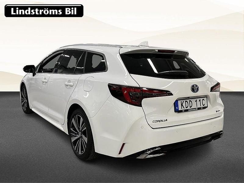 Begagnad Toyota Corolla Style 141 HK (103 kW) 2025 Vit Kombi