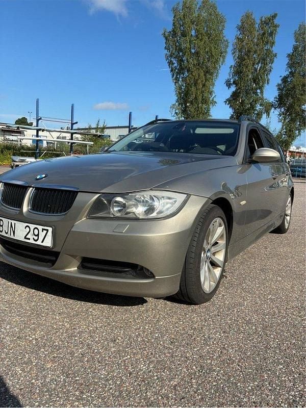 Brun Begagnad 2008 BMW 320 Advantage Kombi | 50 000 kr (Bra pris) - Bild 1/4