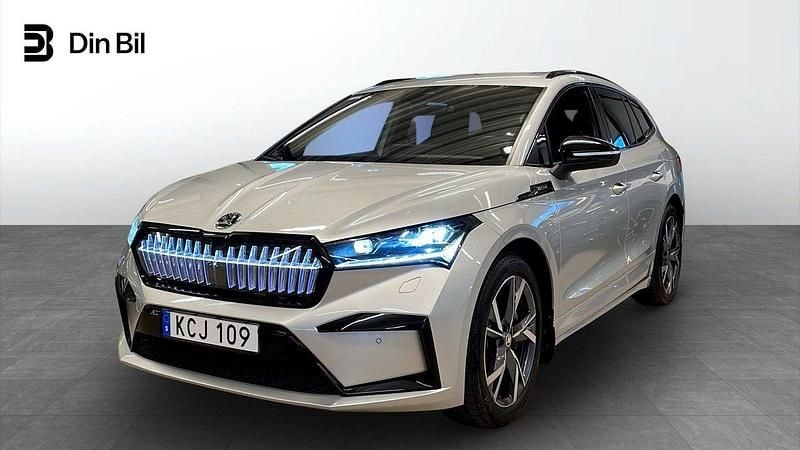 Silver Begagnad 2024 Skoda Enyaq iV SportLine SUV | 524 900 kr (Superpris) - Bild 1/4