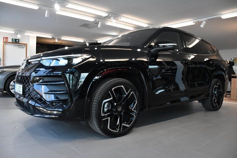 Svart Ny 2025 VW Tayron R-line Edition SUV | 698 202 kr - Bild 1/3