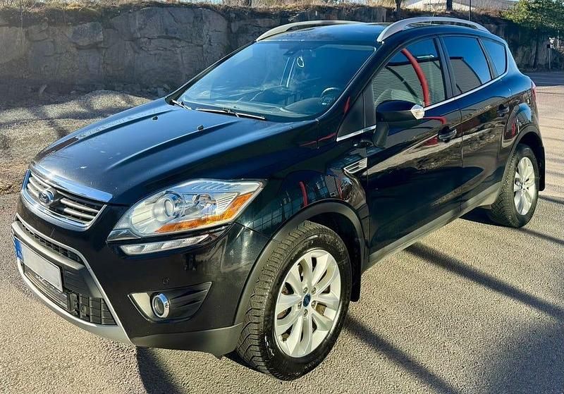 Svart Begagnad 2013 Ford Kuga Titanium SUV | 69 000 kr (Marknadspris) - Bild 1/4