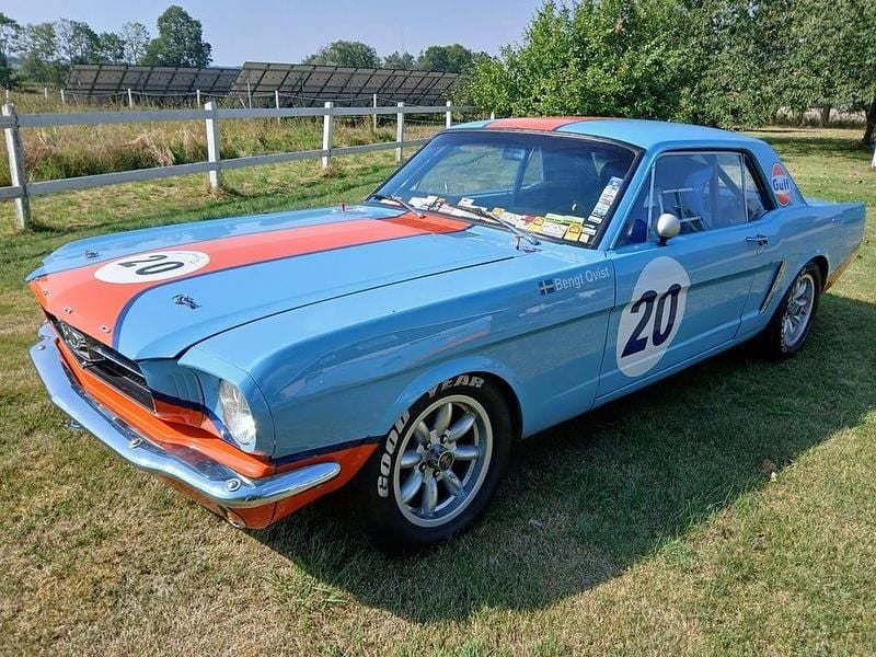 Begagnad Ford Mustang 350 HK (257 kW) 1965 Gulf färgad