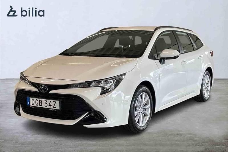 Vit Begagnad 2024 Toyota Corolla Kombi | 319 900 kr - Bild 1/1