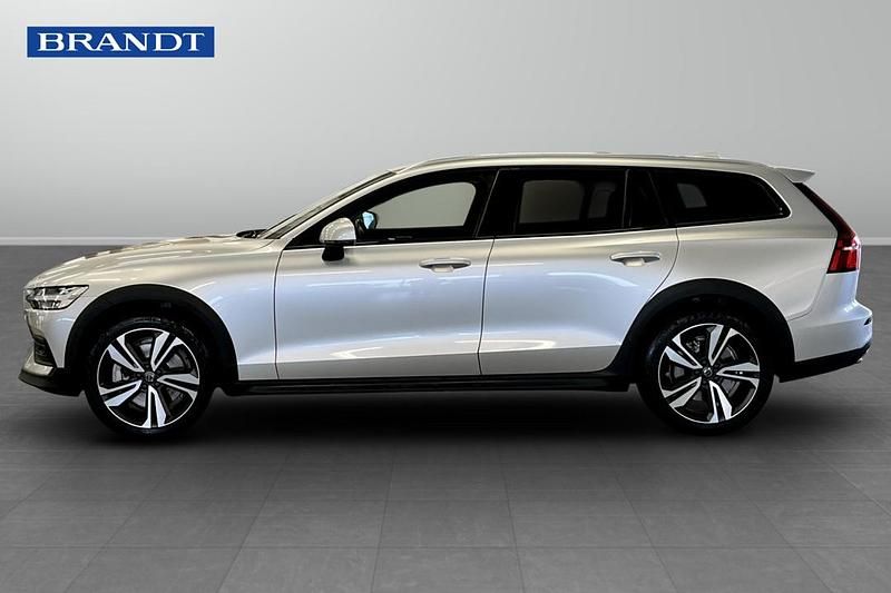 Begagnad Volvo V60 CC SE 192 HK (141 kW) 2019 Silver Kombi