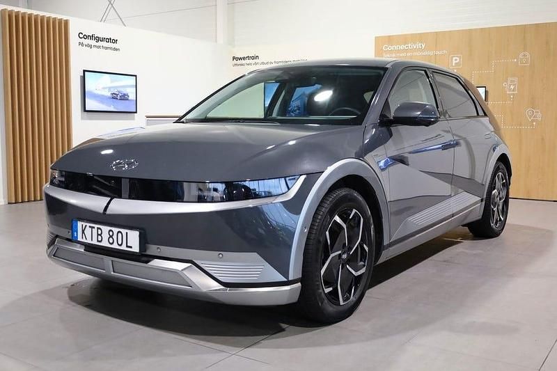 Grå Begagnad 2023 Hyundai Ioniq Advanced Halvkombi | 479 900 kr - Bild 1/3