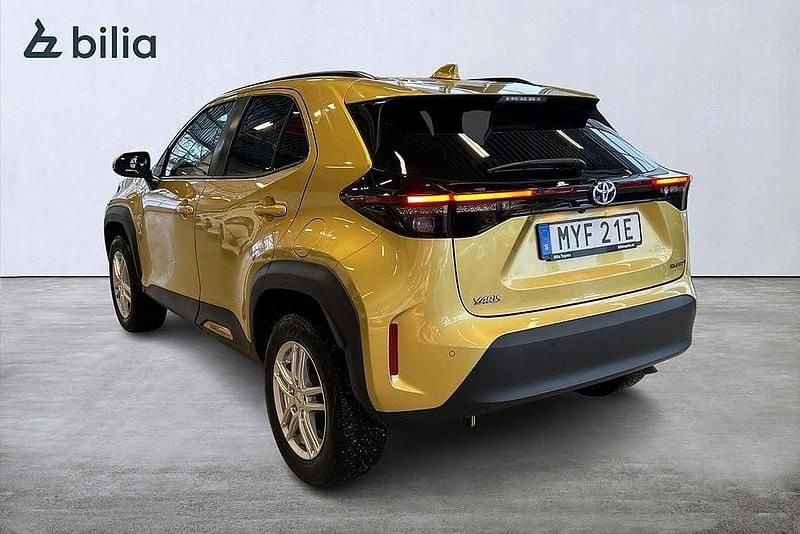 Begagnad Toyota Yaris Cross Edition 92 HK (67 kW) 2023 Gul SUV