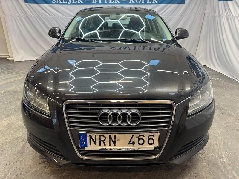 Begagnad Audi A3 Attraction 105 HK (77 kW) 2010 Grå Halvkombi