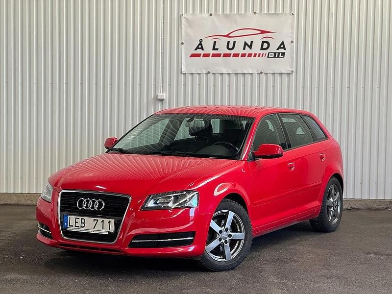 Begagnad Audi A3 Sportback Attraction 125 HK (91 kW) 2012 Röd Halvkombi