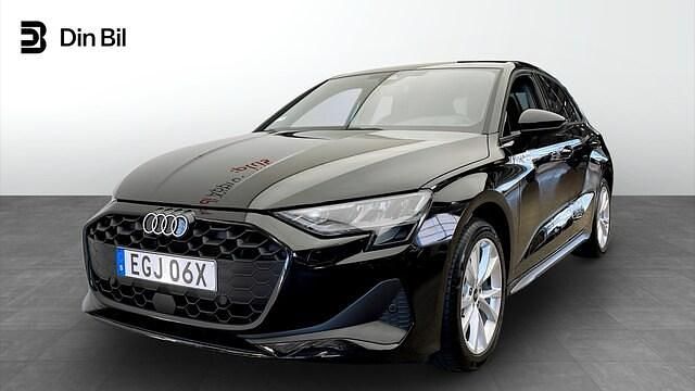 Brilliantsvart Begagnad 2025 Audi A3 Proline | 319 000 kr (Marknadspris) - Bild 1/4