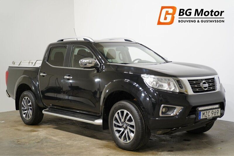 Svart Begagnad 2016 Nissan Navara 360º Pickup | 248 900 kr (Marknadspris) - Bild 1/3