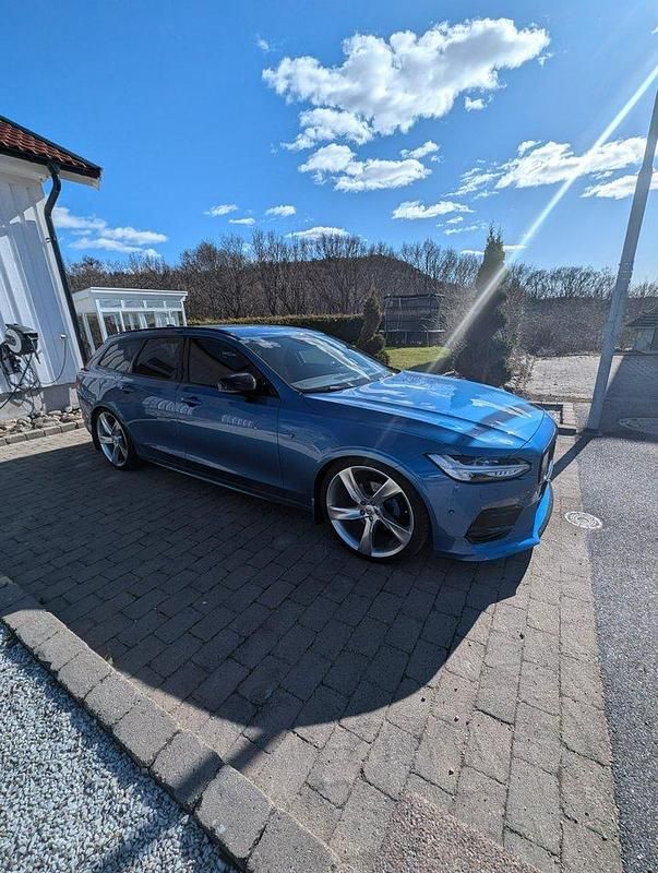 Blå Begagnad 2017 Volvo V90 R-Design Kombi | 279 000 kr (Marknadspris) - Bild 1/4