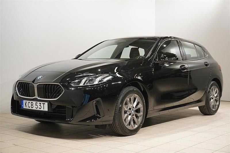 Okänd Begagnad 2024 BMW 120 Shadowline Halvkombi | 339 500 kr - Bild 1/4