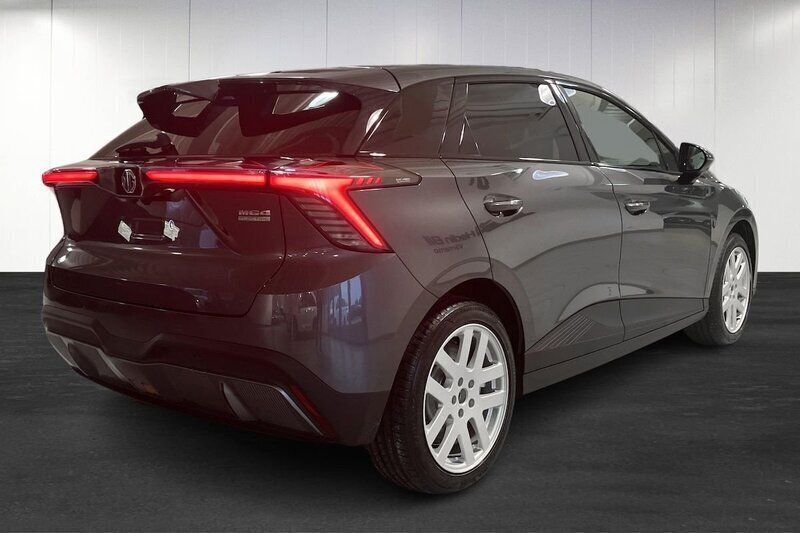 Begagnad MG MG4 EV Trophy 180 kW (245 HK) 2023 Grå Halvkombi