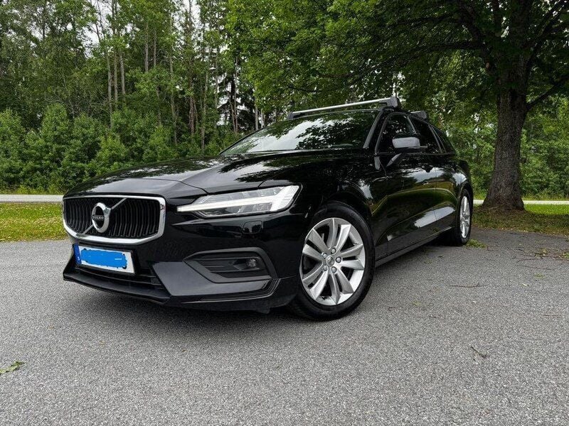 Svart Begagnad 2020 Volvo V60 Momentum Kombi | 290 000 kr (Marknadspris) - Bild 1/4