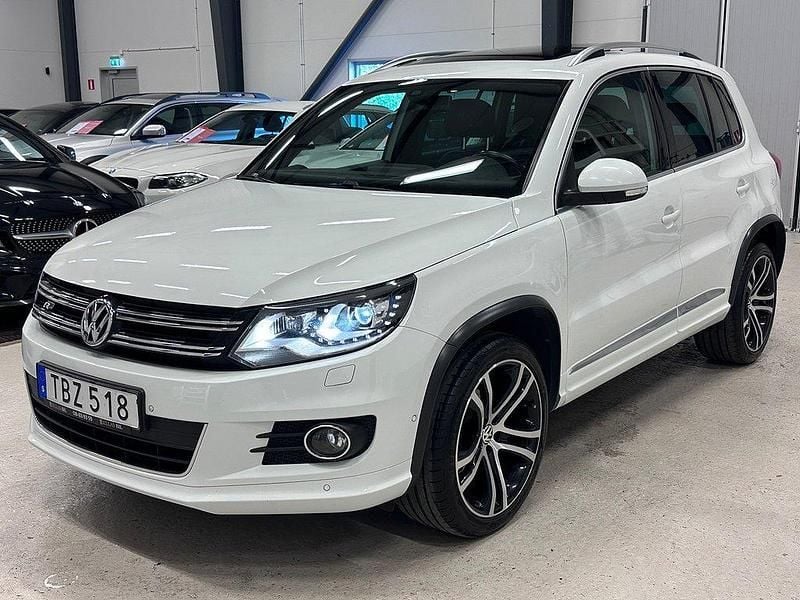 Vit Begagnad 2015 VW Tiguan R-line SUV | 156 700 kr (Marknadspris) - Bild 1/4
