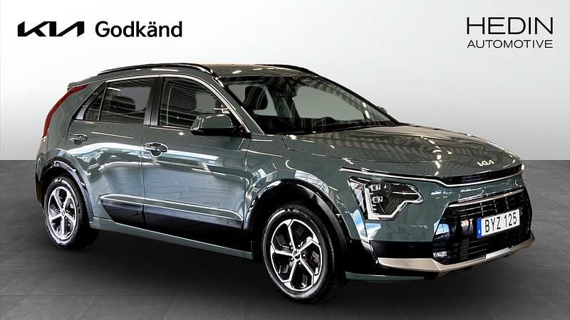 Grön (green) Begagnad 2022 Kia Niro SUV | 279 900 kr (Superpris) - Bild 1/4