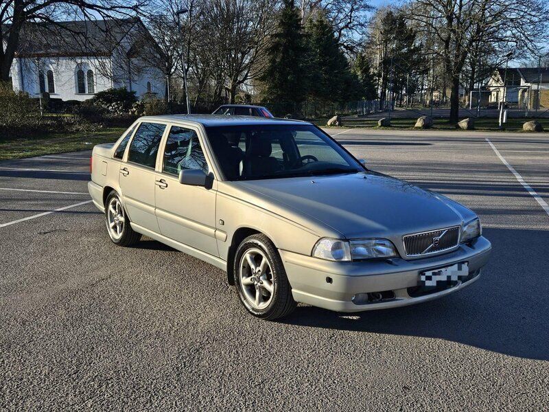 Grå Begagnad 2000 Volvo S70 Sedan | 24 900 kr (Marknadspris) - Bild 1/4