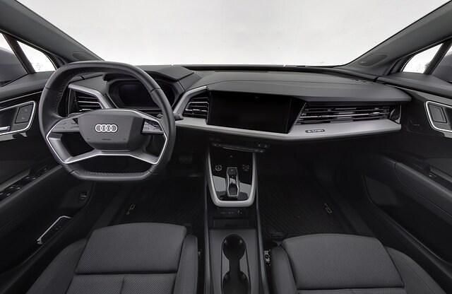 Begagnad Audi Q4 e-tron Advanced Plus 210 kW (286 HK) 2024 Florettsilver metallic SUV