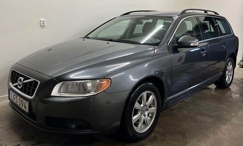 Grå Begagnad 2011 Volvo V70 Momentum Kombi | 75 900 kr (Bra pris) - Bild 1/4