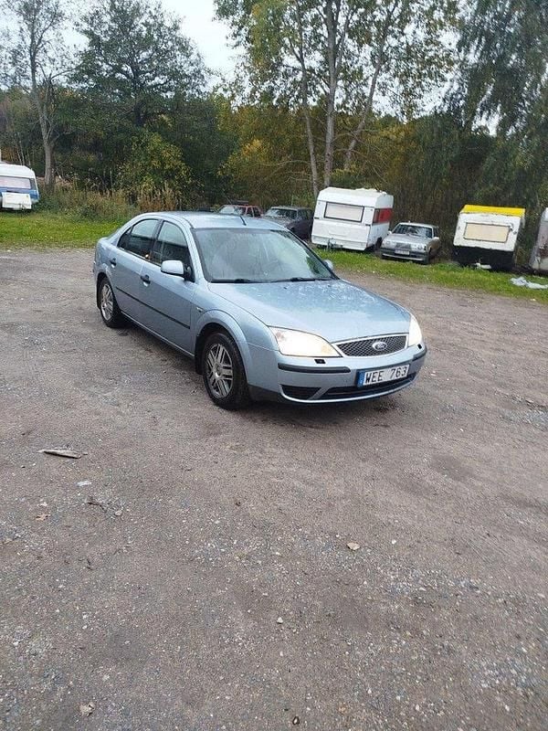 Blå Begagnad 2005 Ford Mondeo Halvkombi | 16 000 kr (Marknadspris) - Bild 1/4