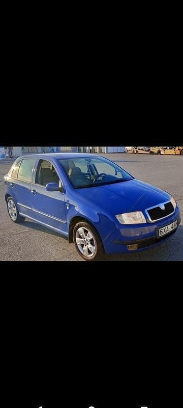 Blå Begagnad 2002 Skoda Fabia Halvkombi | 13 000 kr (Marknadspris) - Bild 1/4