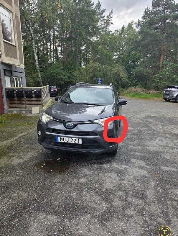 Grå Begagnad 2018 Toyota RAV4 Hybrid Edition SUV | 239 900 kr (Marknadspris) - Bild 1/3