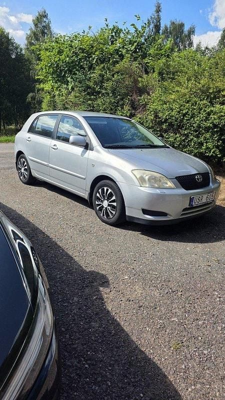 Silver Begagnad 2004 Toyota Corolla Halvkombi | 29 000 kr (Bra pris) - Bild 1/1