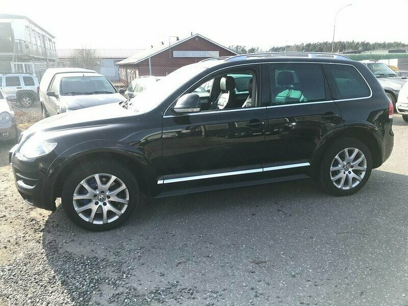 Begagnad VW Touareg R 351 HK (258 kW) 2008 Svart SUV